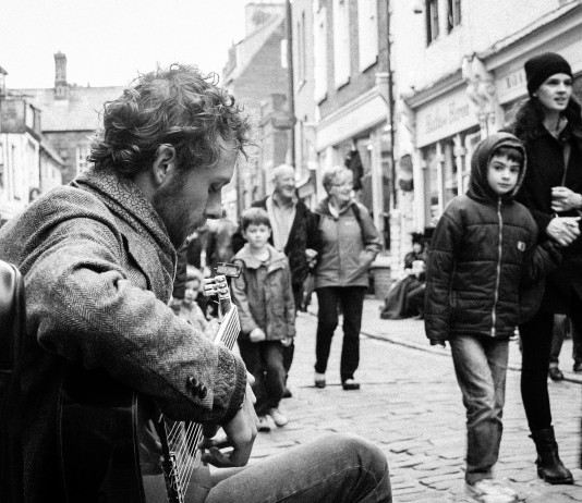 festiwam muzyczny - grajek we wrocławiu